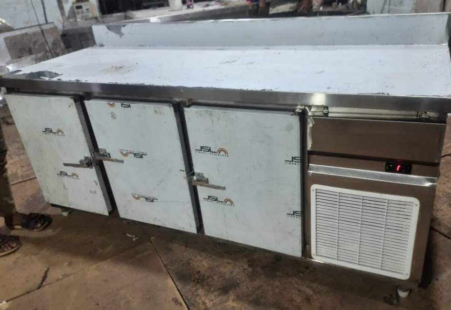 3 DOOR TABLE TOP FRIDGE