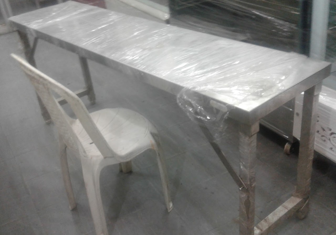 BANQUET TABLE
