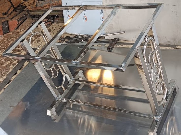 6 SEATER RESTAURANT TABLE