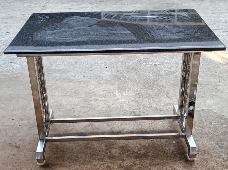 4 SEATER RESTAURANT TABLE